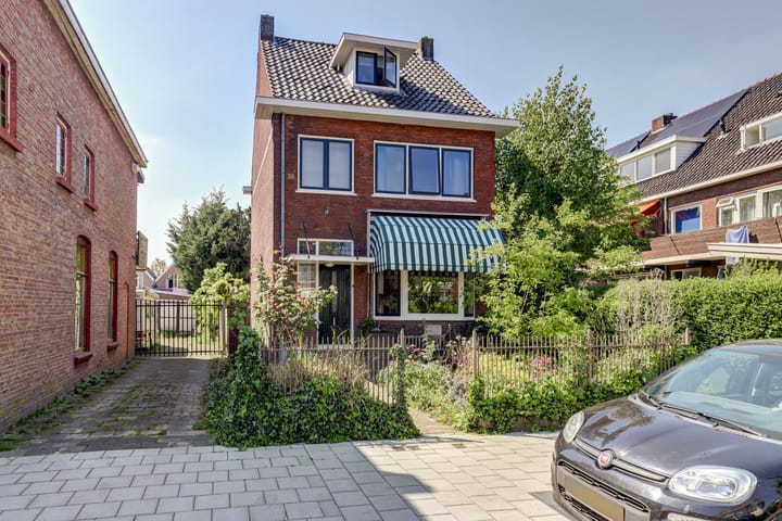 Foto 46 van Brederodestraat 1