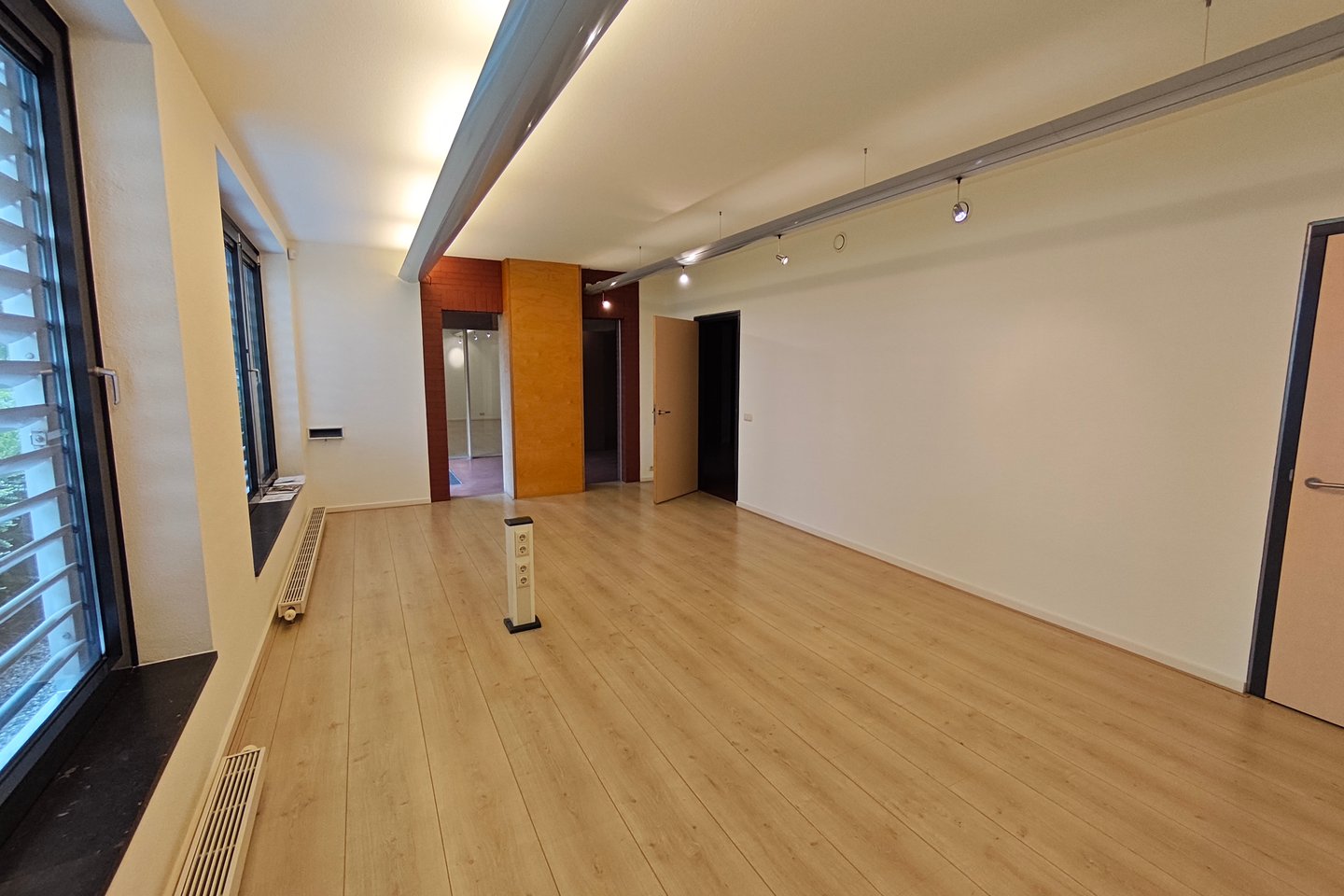 View photo 5 of Minervum 7050