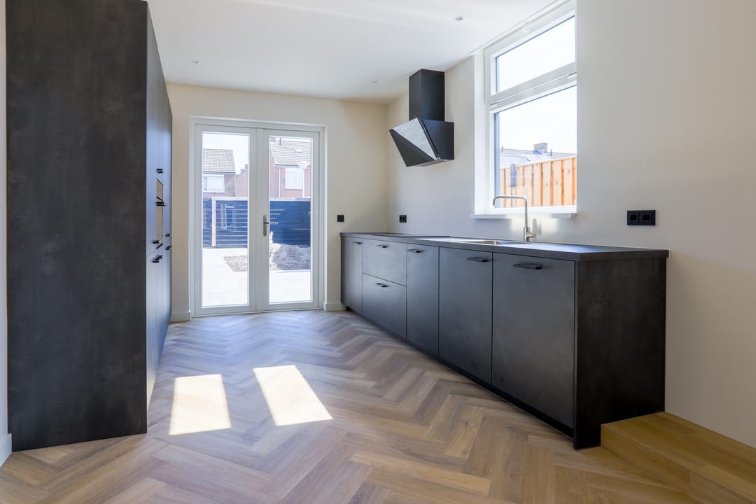 Photo 8 of Wilhelminastraat 12