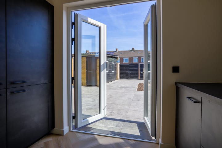 Photo 13 of Wilhelminastraat 12