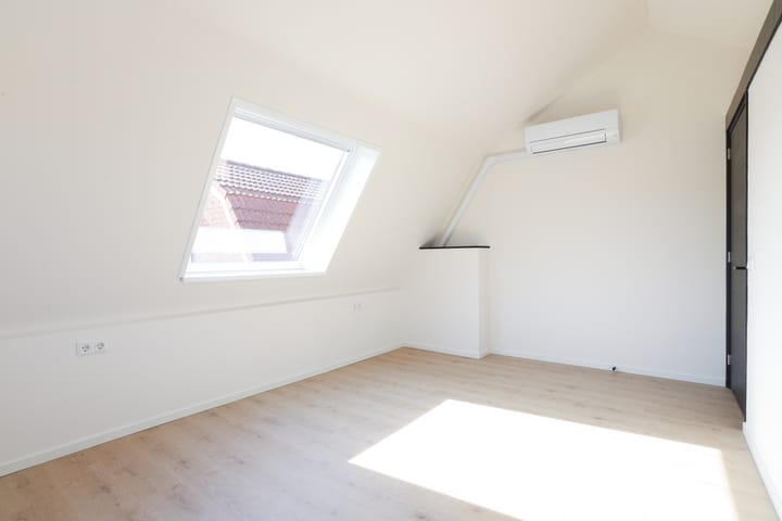 Photo 30 of Wilhelminastraat 12