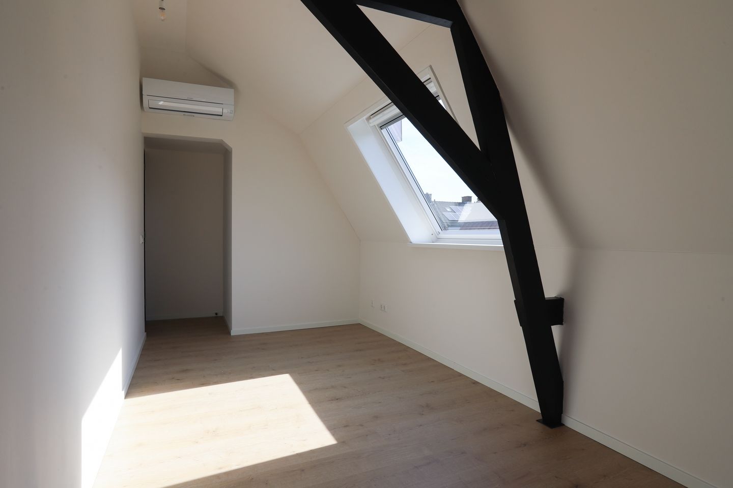 Photo 34 of Wilhelminastraat 12