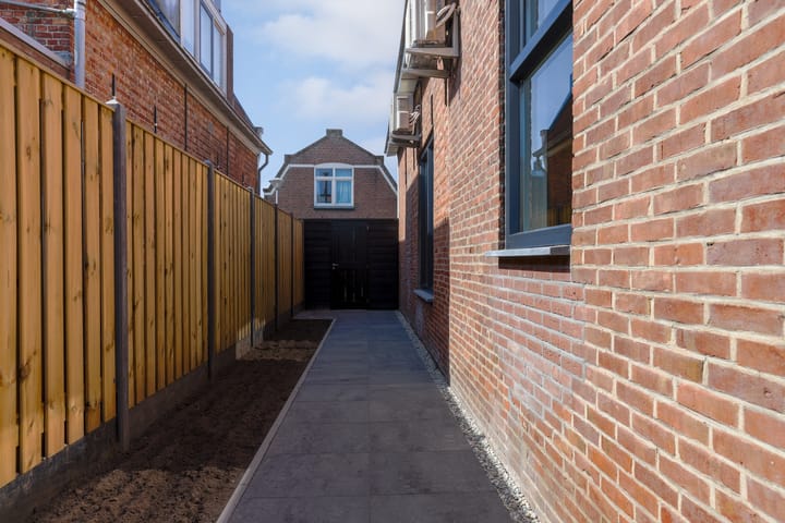 Photo 40 of Wilhelminastraat 12