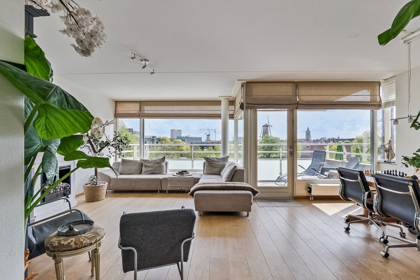 Foto 1 van Joop den Uyllaan 67