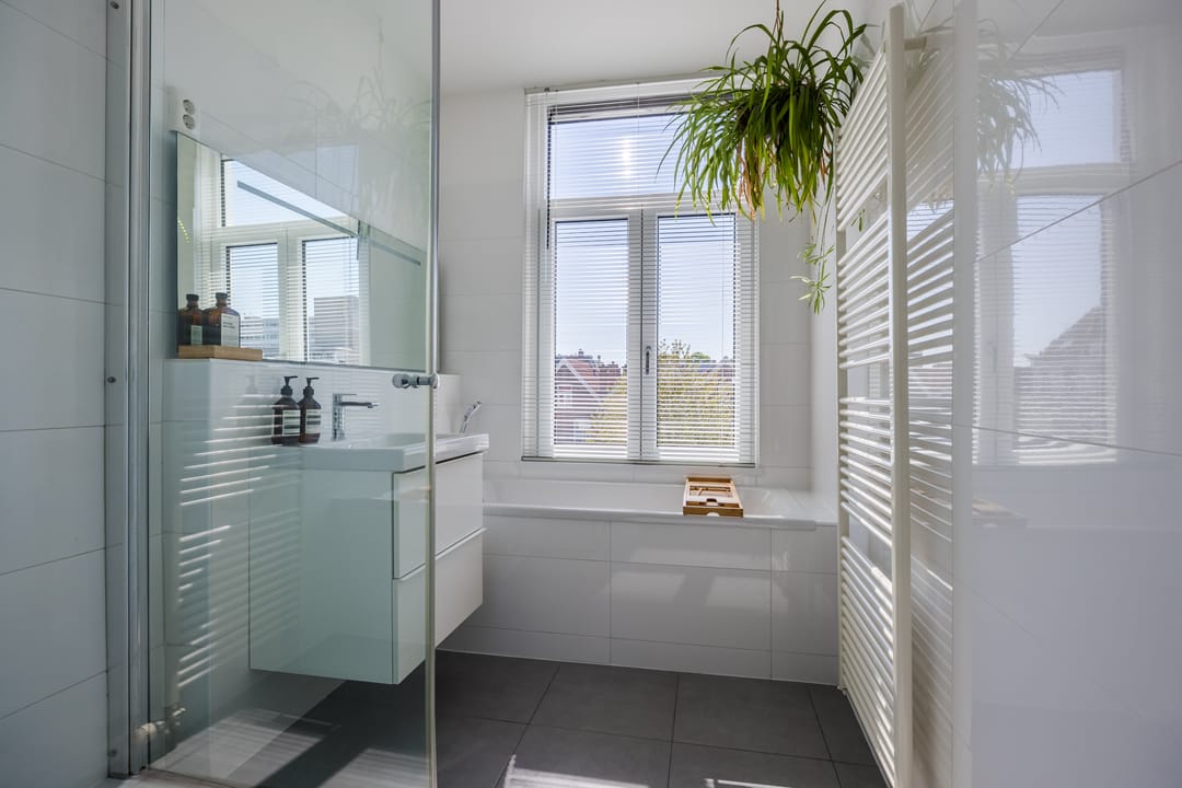 Foto 26 van Van Diemenstraat 142-A