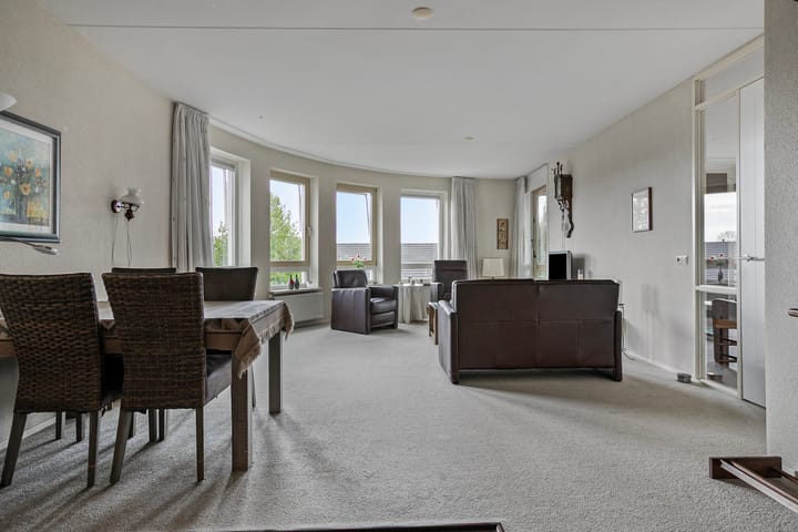 Foto 2 van De Ruyterstraat 94