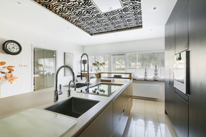 Photo 18 of Lammerts van Buerenstraat 2