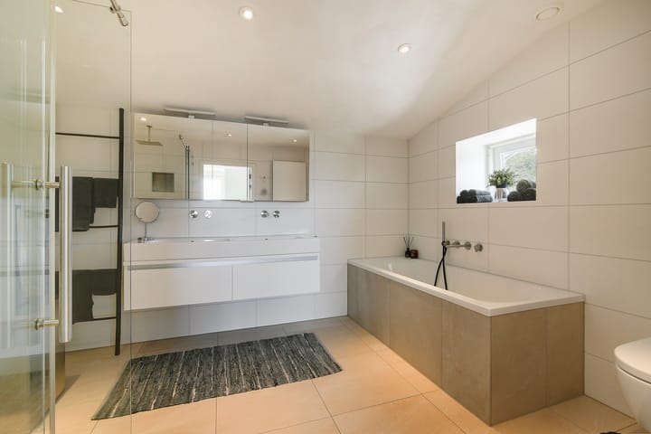 Photo 32 of Lammerts van Buerenstraat 2