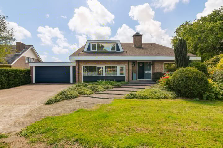 Photo 50 of Lammerts van Buerenstraat 2