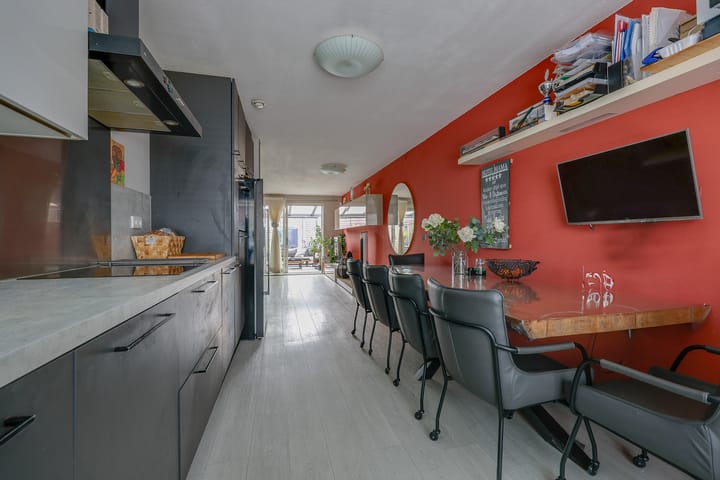 Photo 10 of Max Ernststraat 43