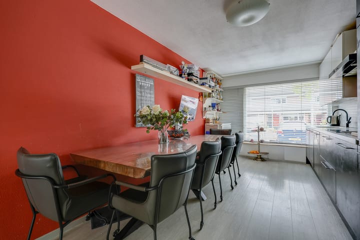 Photo 11 of Max Ernststraat 43