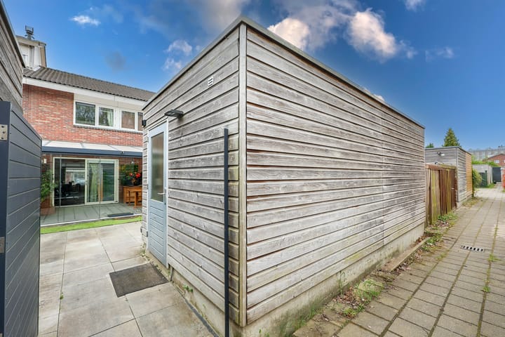 Photo 31 of Max Ernststraat 43