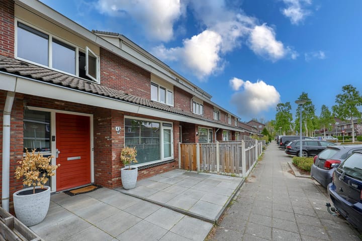 Photo 32 of Max Ernststraat 43