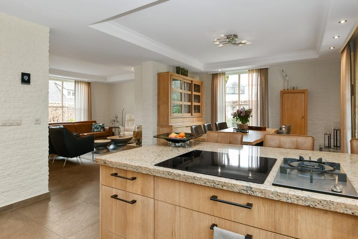 Foto 9 van Ostaderstraat 10