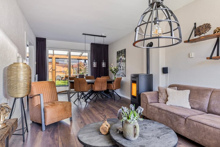 Photo 2 of Burgemeester Venemastraat 25