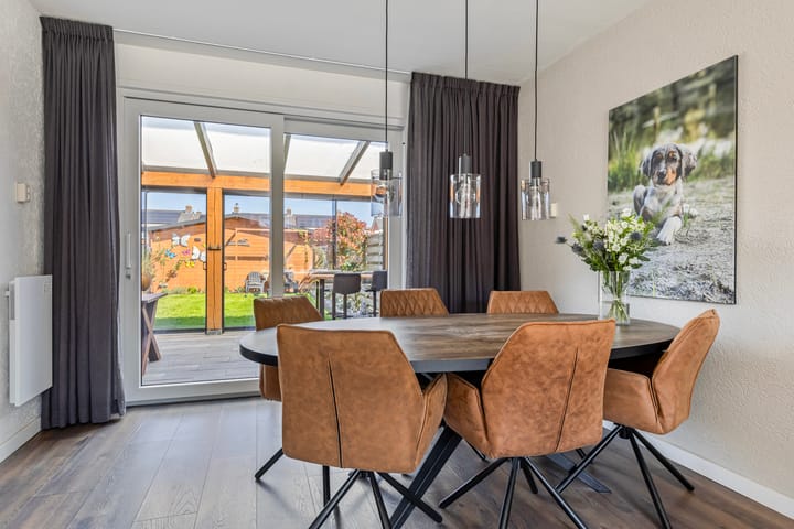 Photo 8 of Burgemeester Venemastraat 25