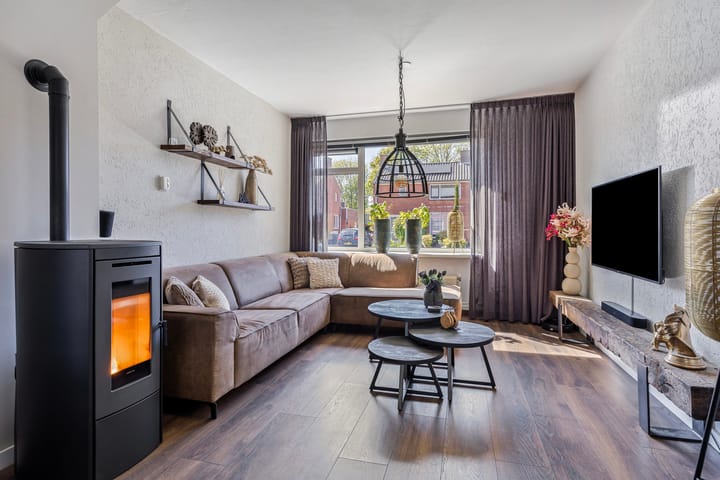 Photo 10 of Burgemeester Venemastraat 25