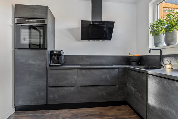 Photo 11 of Burgemeester Venemastraat 25