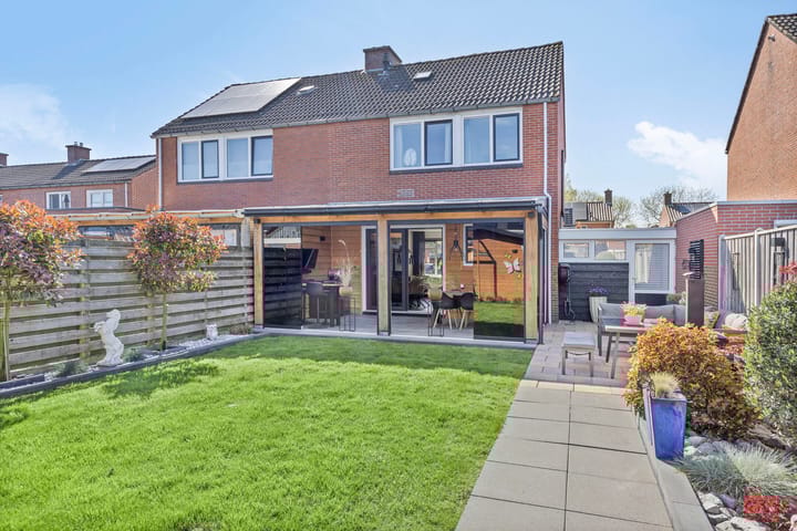 Photo 22 of Burgemeester Venemastraat 25