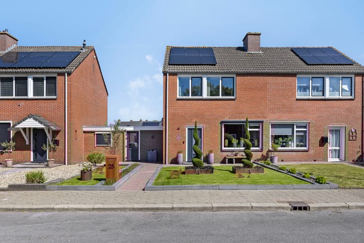 Photo 28 of Burgemeester Venemastraat 25