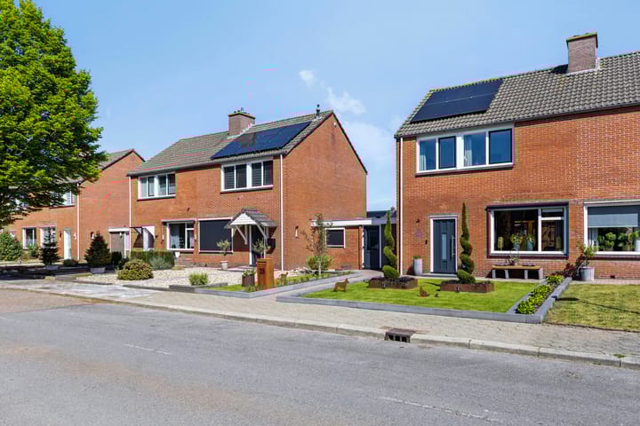 Photo 29 of Burgemeester Venemastraat 25