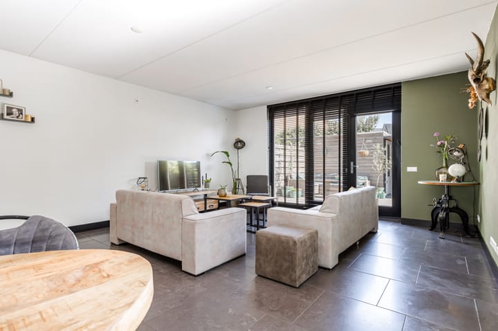 Foto 18 van Burgemeester Folkertslaan 47