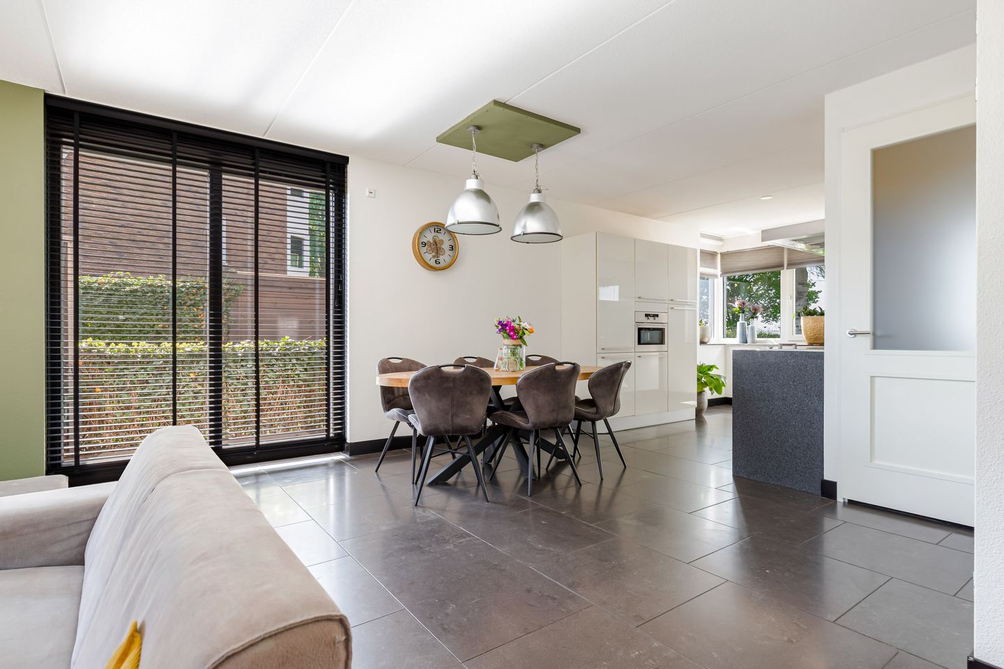 Foto 20 van Burgemeester Folkertslaan 47