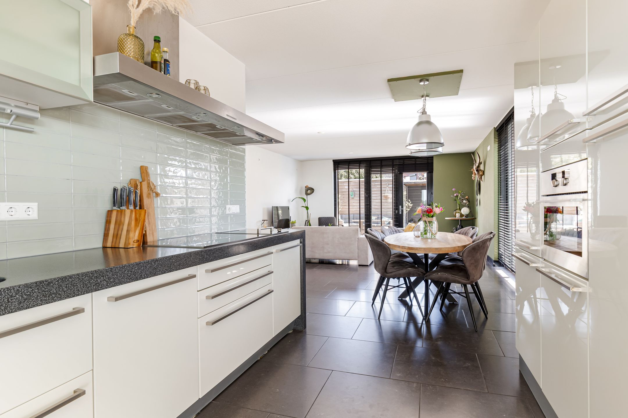 Foto 24 van Burgemeester Folkertslaan 47