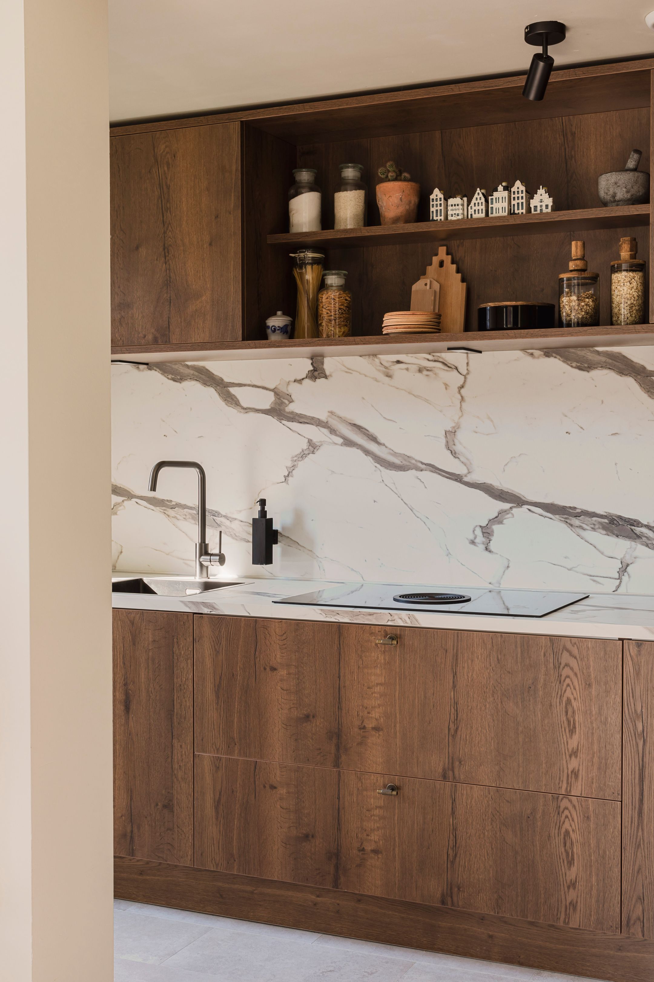 Foto 9 van Leenhofstraat 25