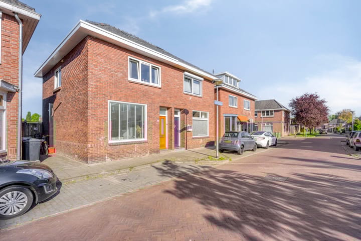 Foto 4 van Van Heutzplein 4