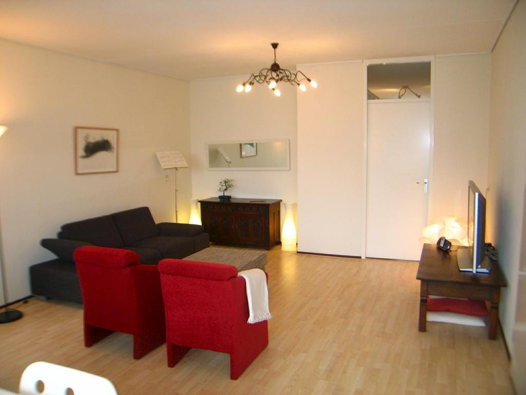 Foto 2 van Burgemeester De Monchyplein 168