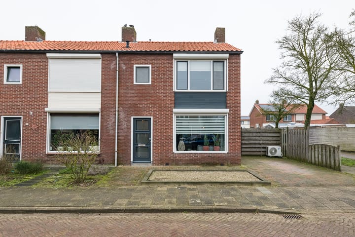 Photo 2 of Huygensstraat 35