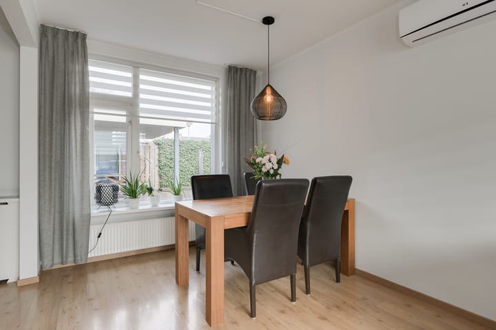 Photo 9 of Huygensstraat 35