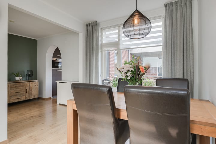 Photo 10 of Huygensstraat 35