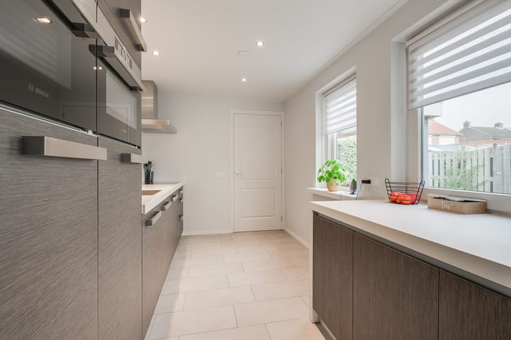 Photo 14 of Huygensstraat 35