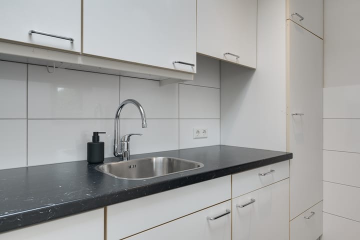Photo 22 of Huygensstraat 35