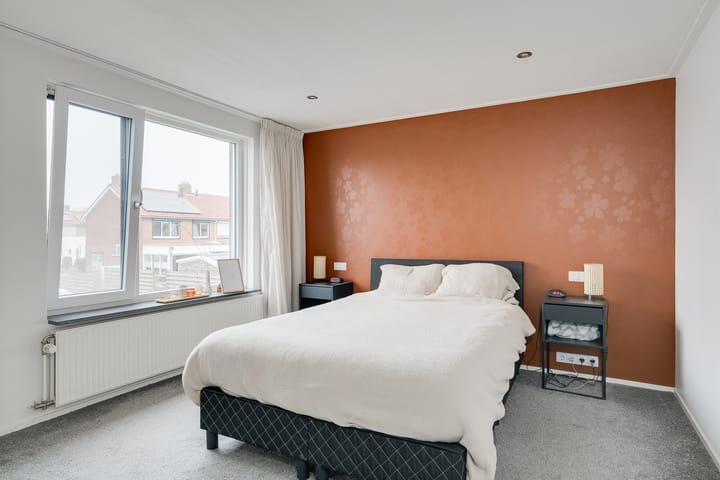 Photo 30 of Huygensstraat 35
