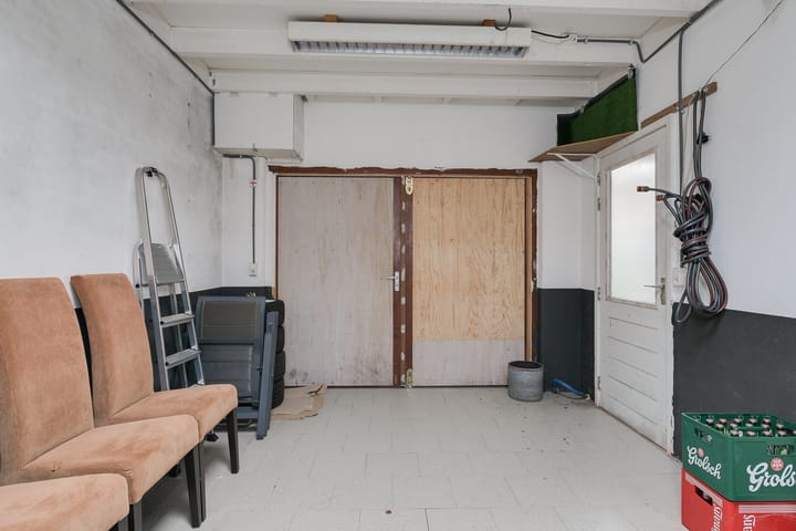 Photo 38 of Huygensstraat 35