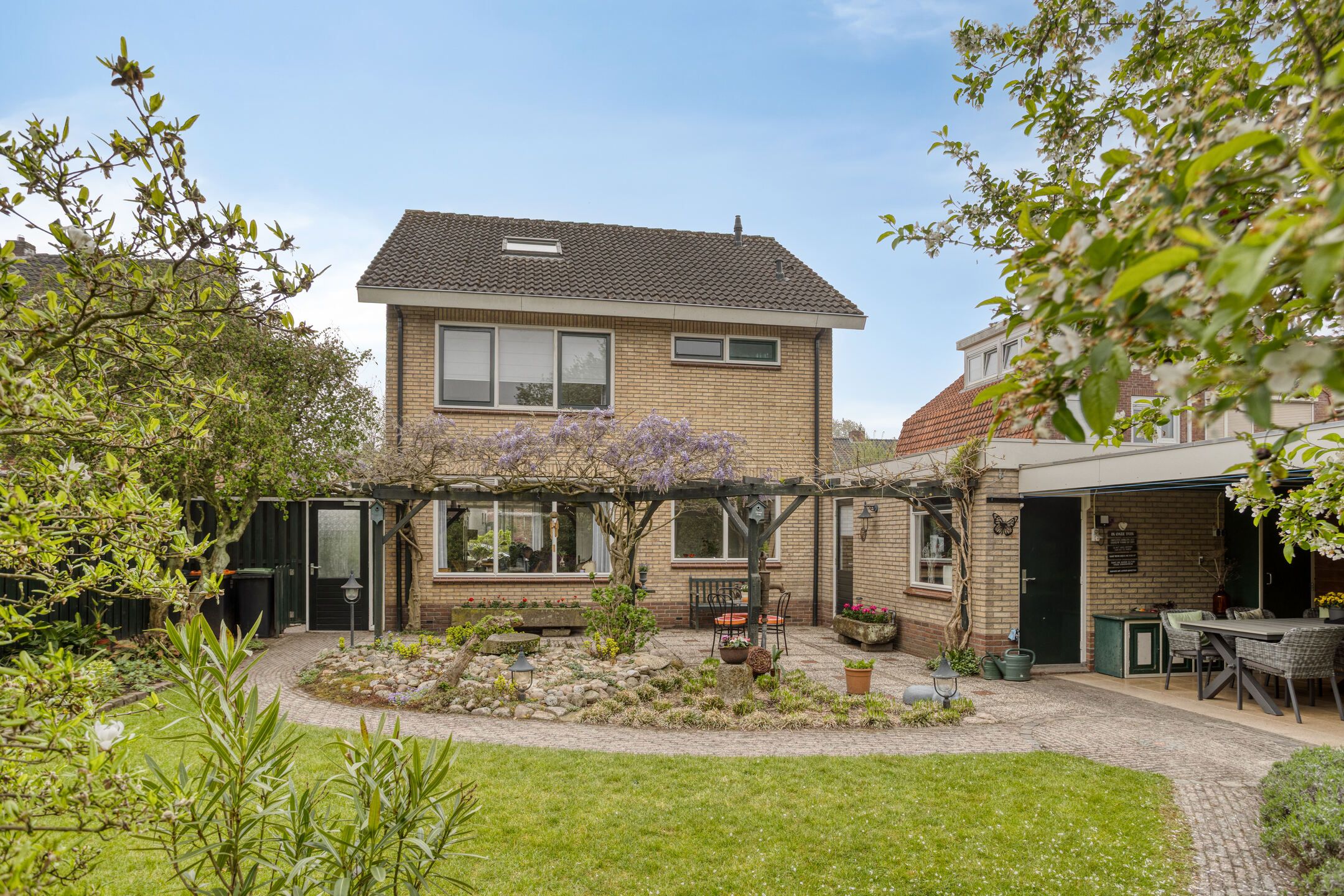 Photo 3 of Gronausestraat 221