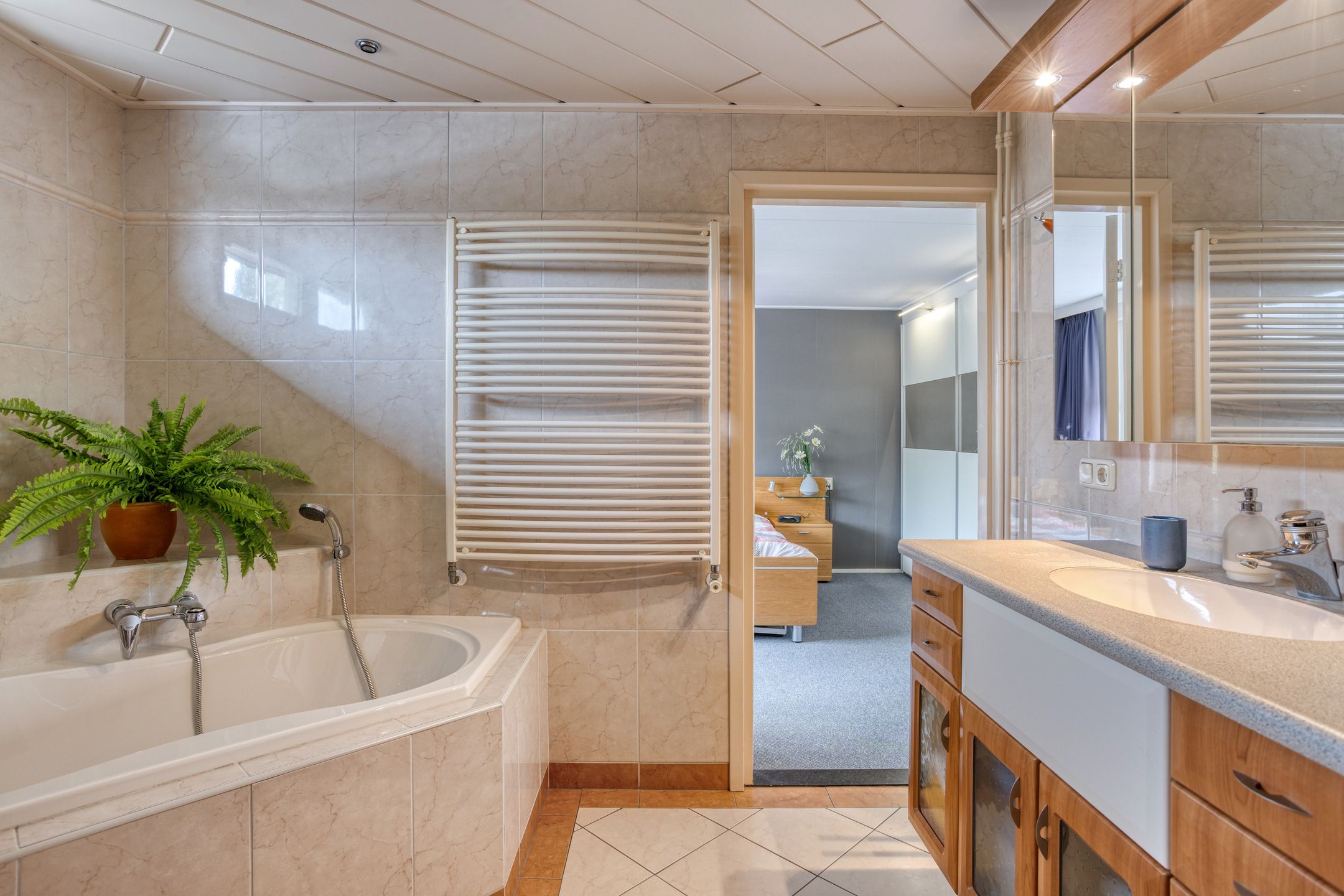 Photo 18 of Gronausestraat 221