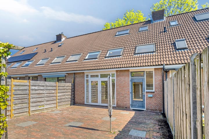 Photo 2 of Smaragd 43