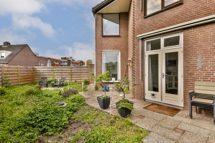 Foto 11 van Van Zonneveldstraat 9