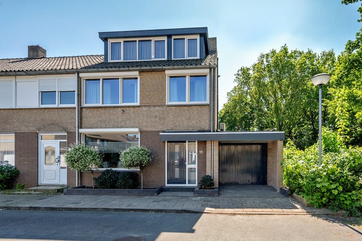 Photo 1 of Graaf Hendrik van den Bergstraat 11