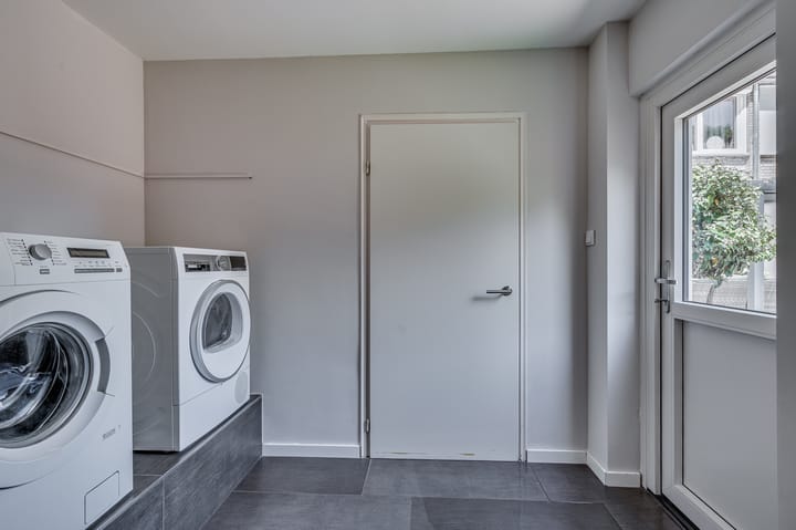 Photo 16 of Graaf Hendrik van den Bergstraat 11