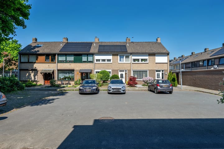 Photo 55 of Graaf Hendrik van den Bergstraat 11