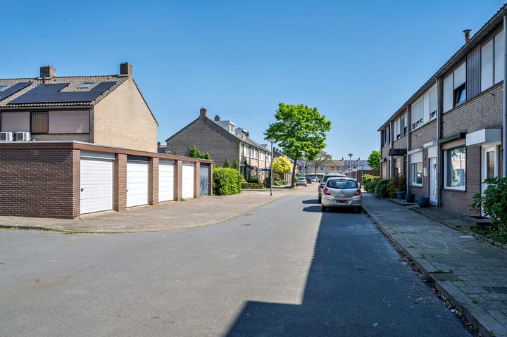 Photo 56 of Graaf Hendrik van den Bergstraat 11