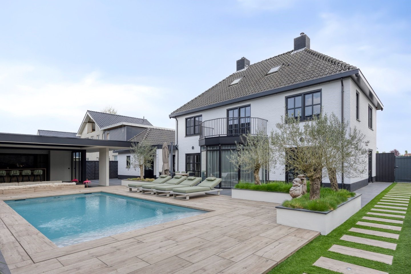 View photo 2 of Veldsteen 34