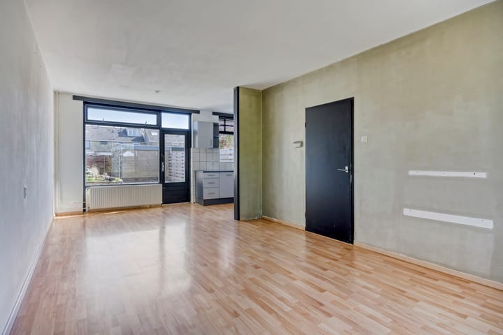 Photo 3 of De Leyen 6