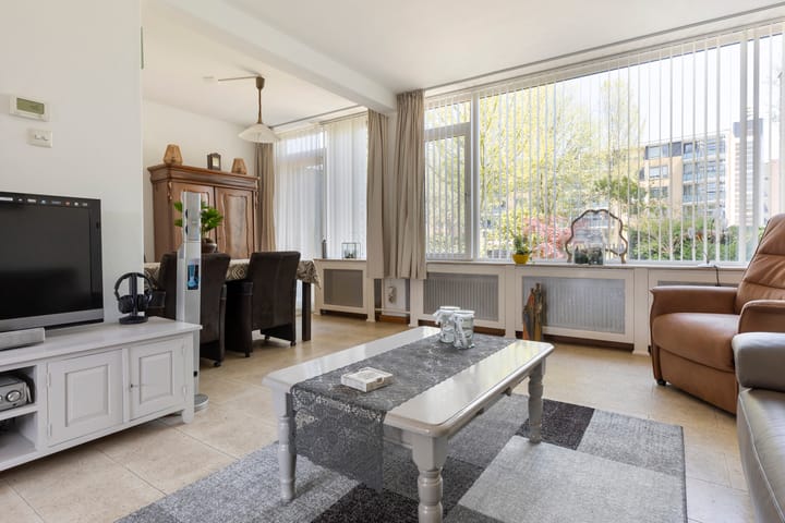 Foto 8 van Van Miereveltstraat 27