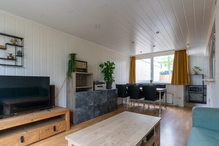 Photo 10 of Graaf Oswaldstraat 9